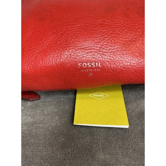 Fossil Red Leather Credit Card Slots Zipper Closure Crossbody Bag - Picture 2 of 16